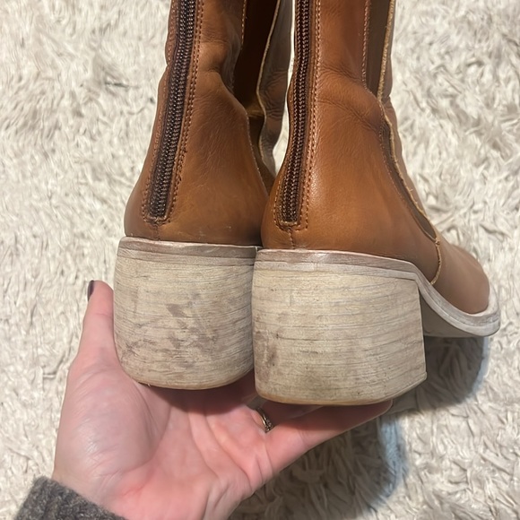 Essential Chelsea Boot - Picture 10 of 12